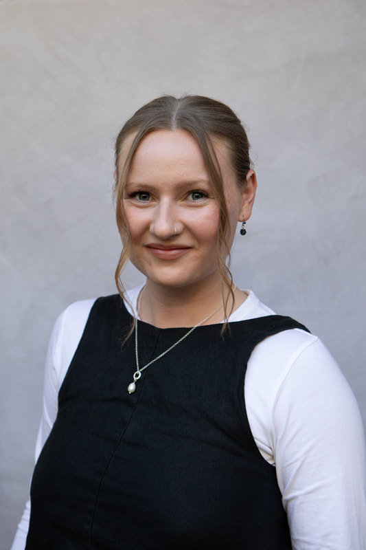 Business headshot, photo by Helen Alexandra Photography, Sunshine Coast